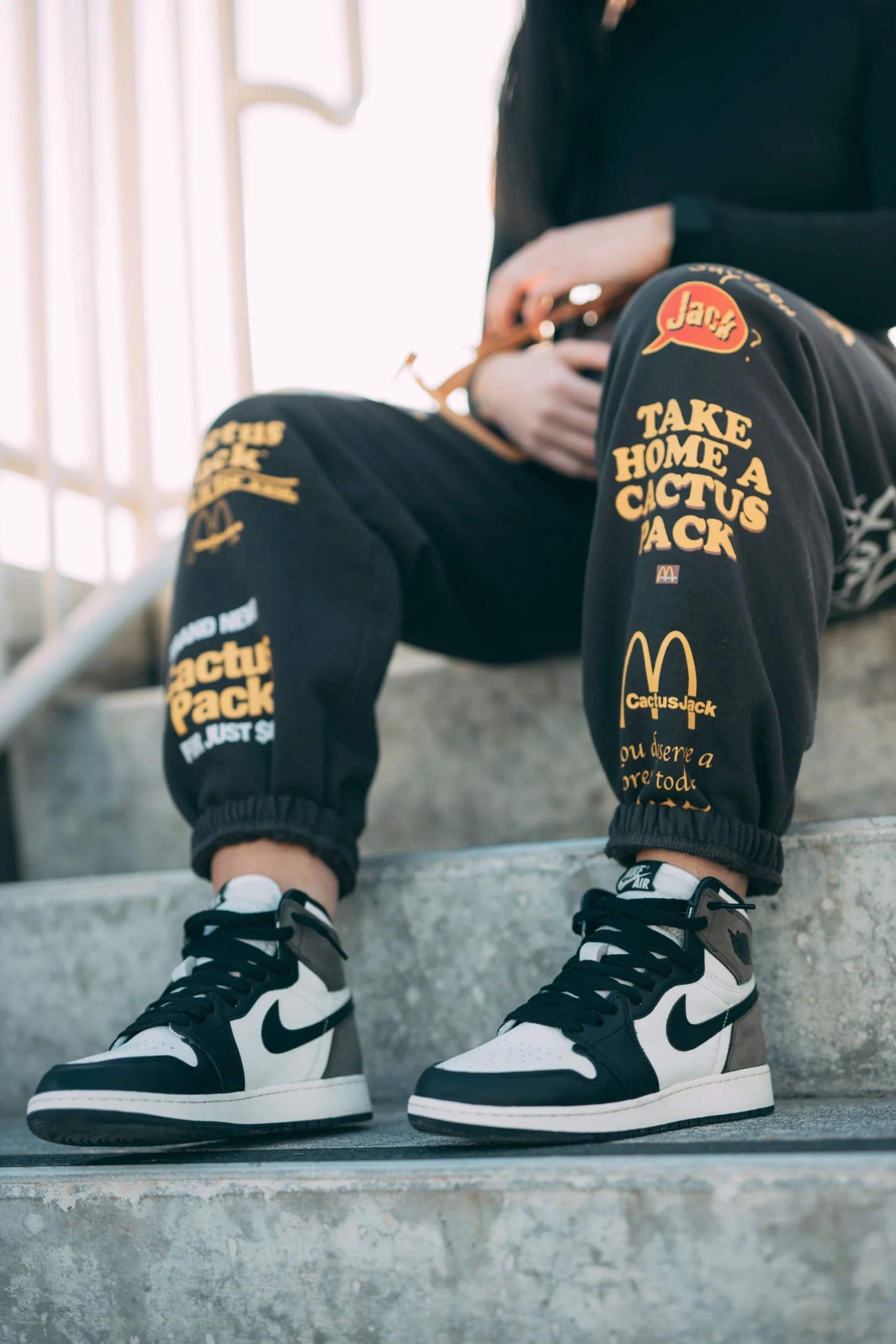 young-sweatpants